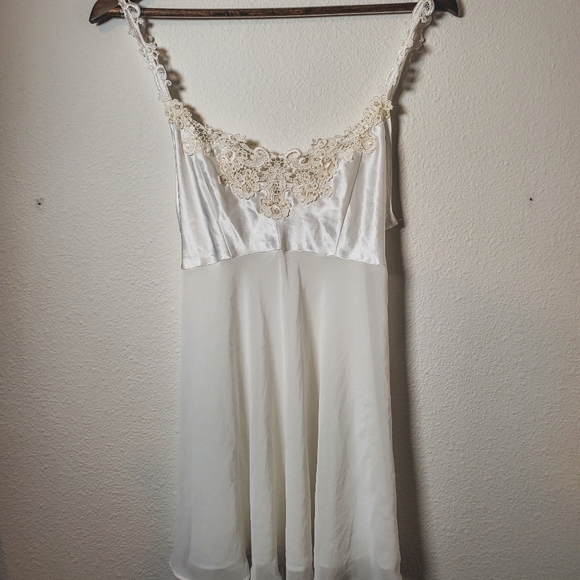 White slip dress - Picture 1 of 7